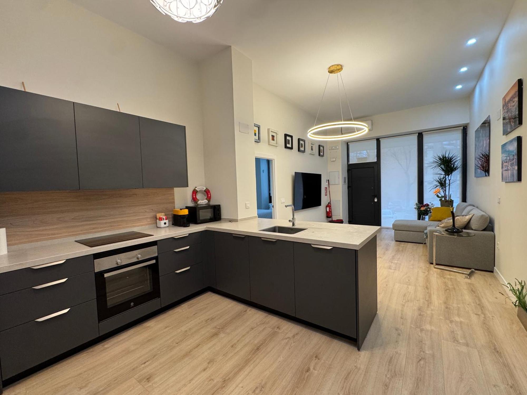 Luxury Suite Wifi Ac Servicios En La Puerta มาดริด ภายนอก รูปภาพ